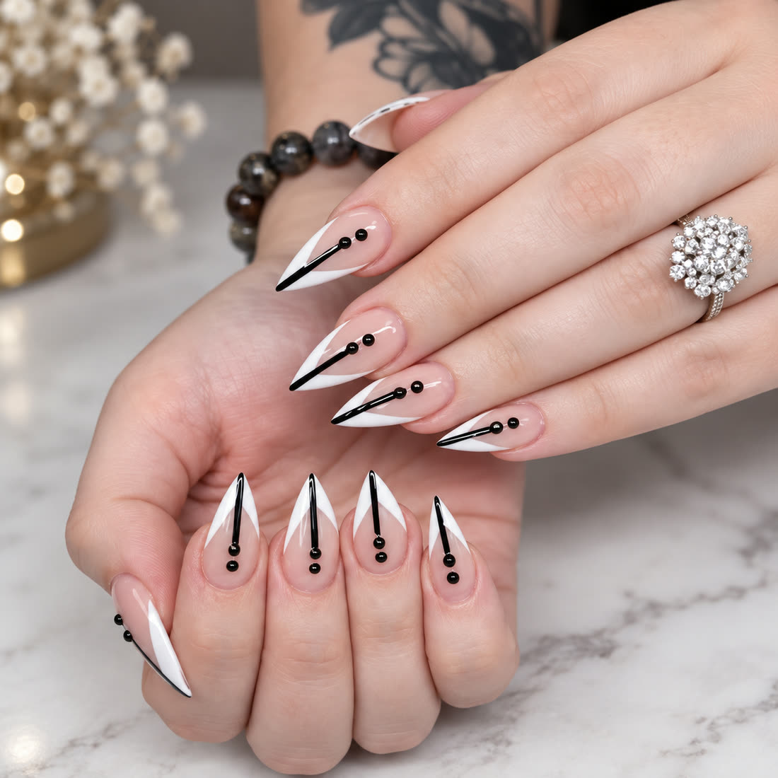 Monochrome stiletto French